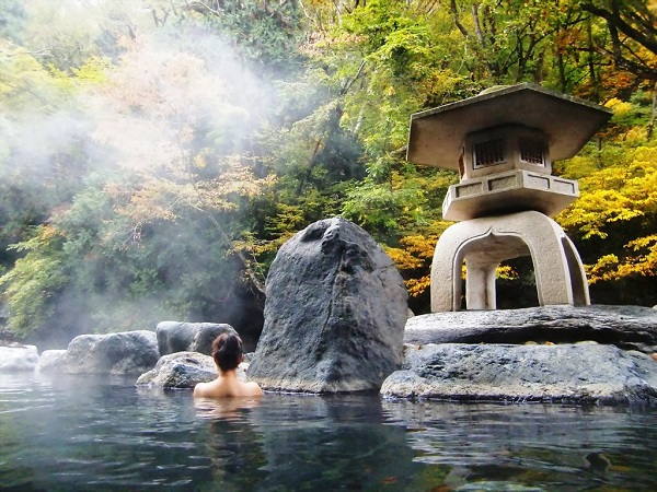 Kinh nghiệm tắm khỏa thân onsen kiểu Nhật - nghệ thuận tắm onsen
